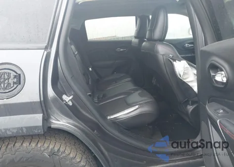 2016 Jeep Cherokee Trailhawk z USA, uszkodzony, nr VIN 1C4PJMBB6GW109894